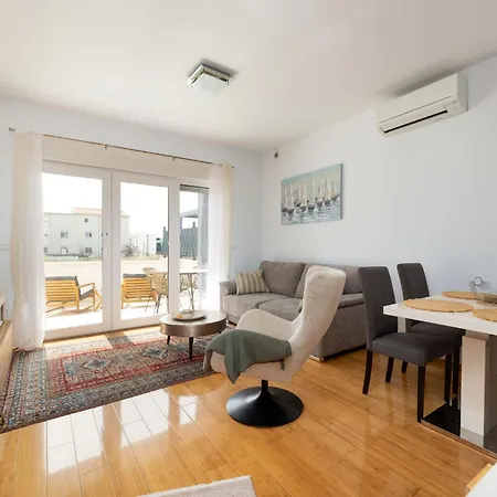 Sole By Interhome Traù